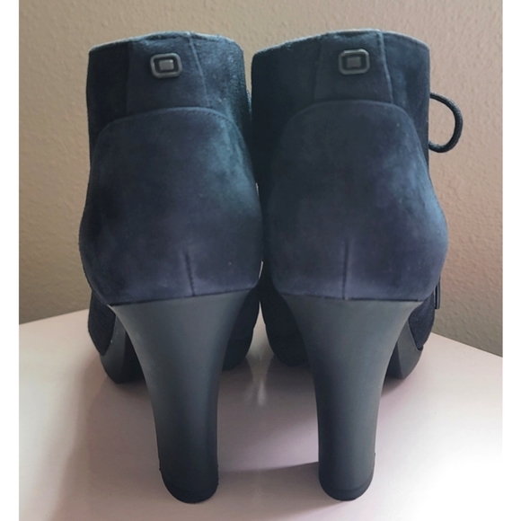 Bandolino Bdgarrett Dark Blue Suede Booties - Picture 3 of 9